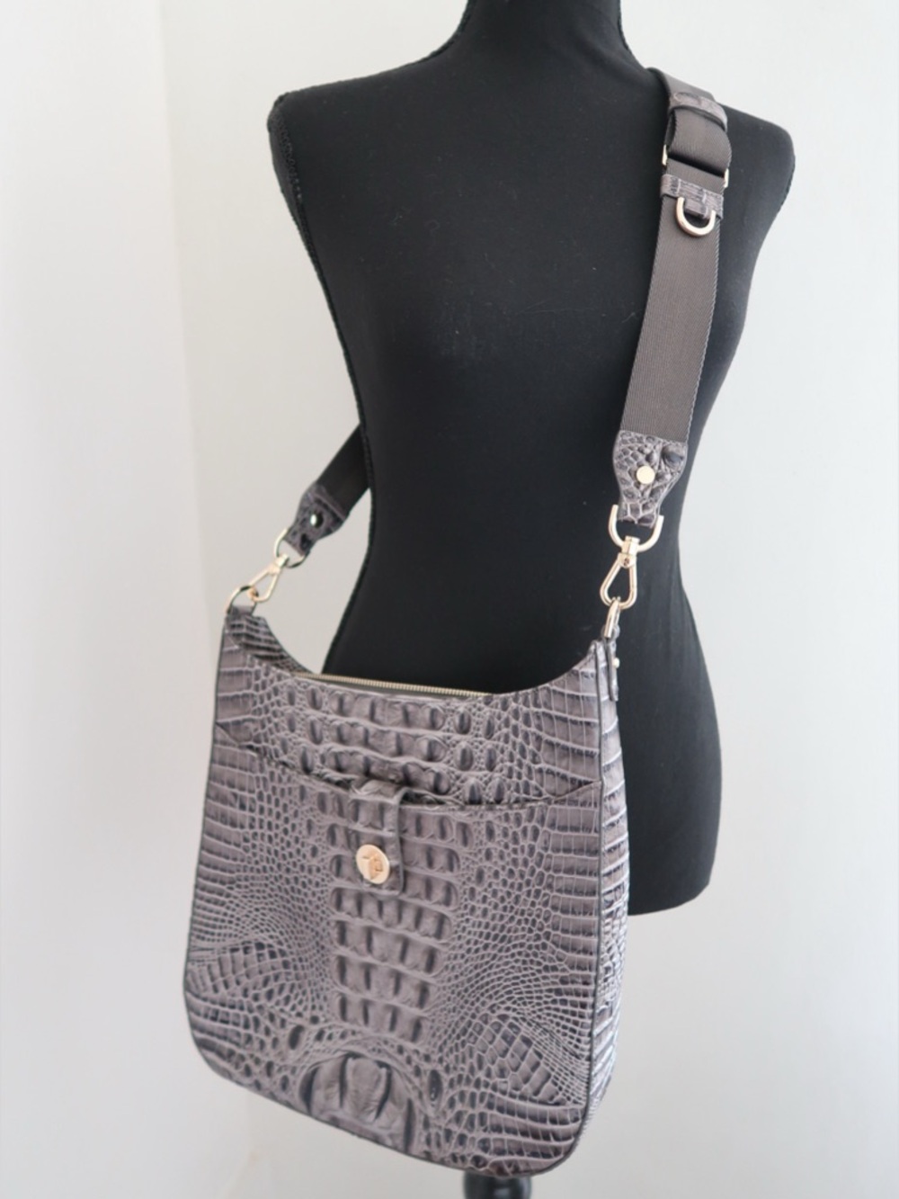 NWOTBrahmin Leia Crossbody in Croc-Embossed Grey